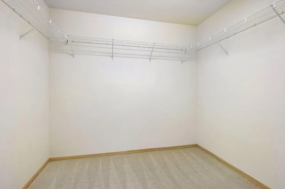 7063 Oak Pointe Curve Bloomington, MN 55438