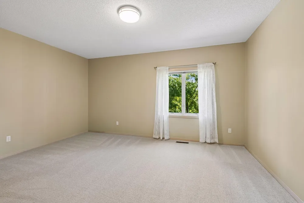 7063 Oak Pointe Curve Bloomington, MN 55438