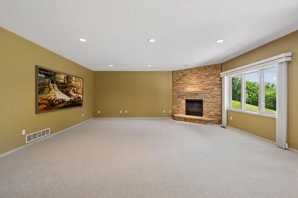7063 Oak Pointe Curve Bloomington, MN 55438