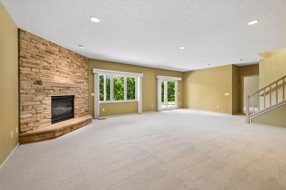 7063 Oak Pointe Curve Bloomington, MN 55438