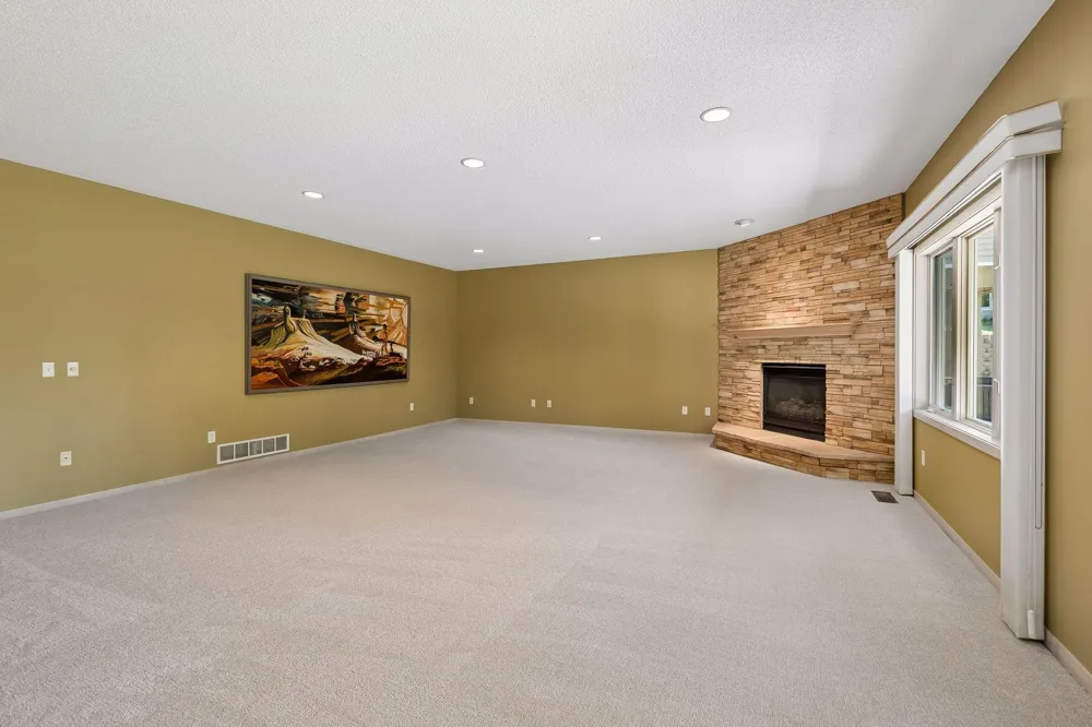 7063 Oak Pointe Curve Bloomington, MN 55438