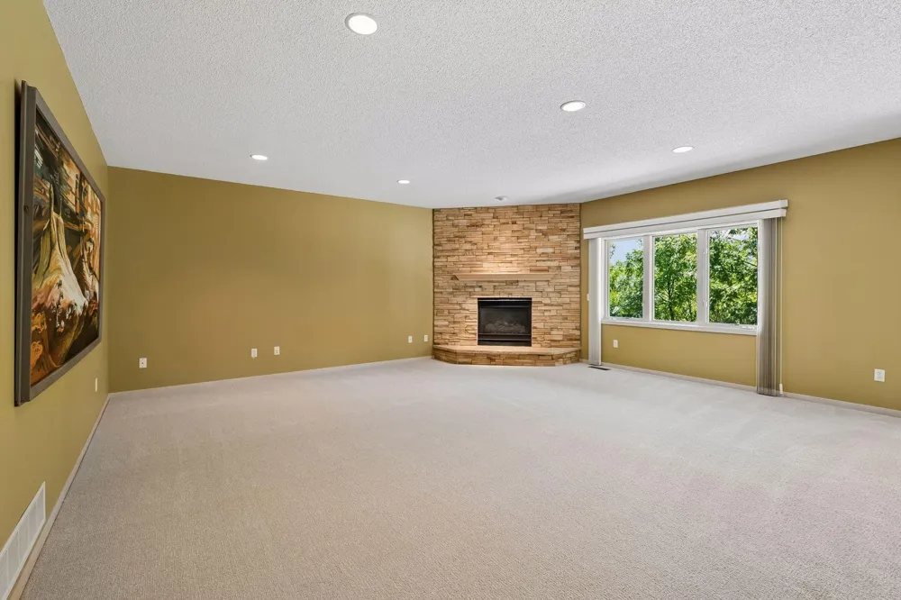 7063 Oak Pointe Curve Bloomington, MN 55438