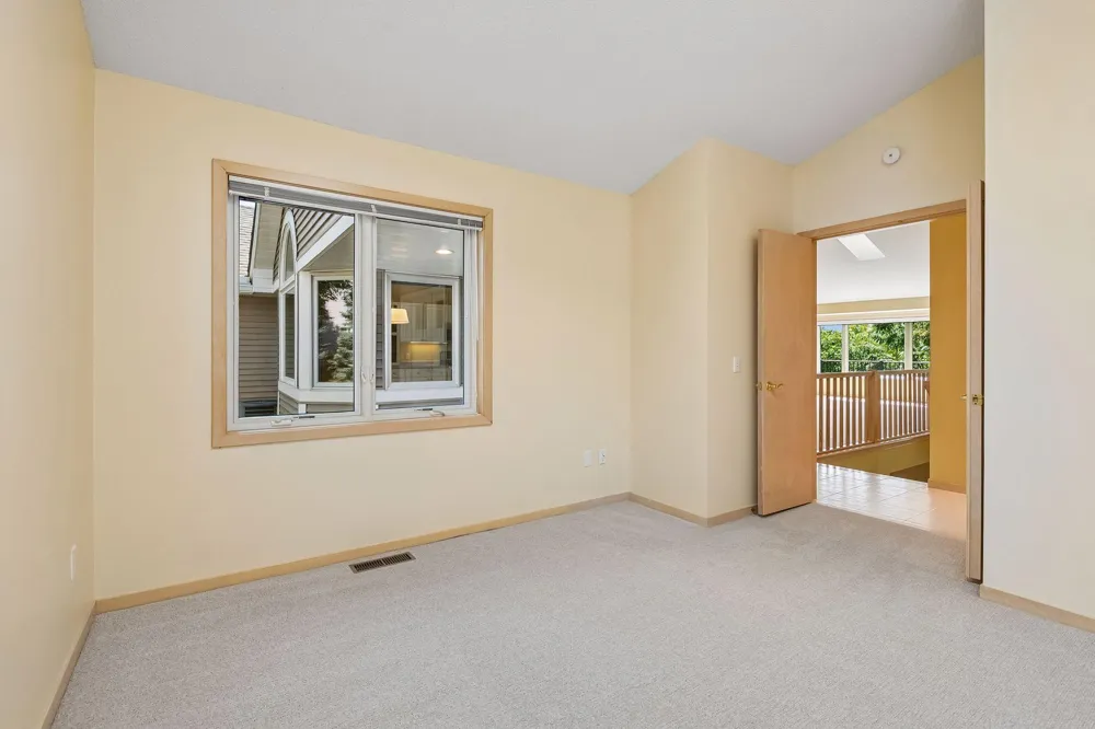 7063 Oak Pointe Curve Bloomington, MN 55438