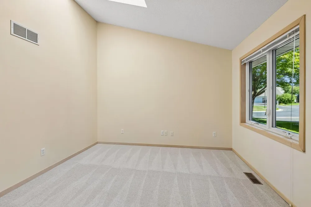 7063 Oak Pointe Curve Bloomington, MN 55438