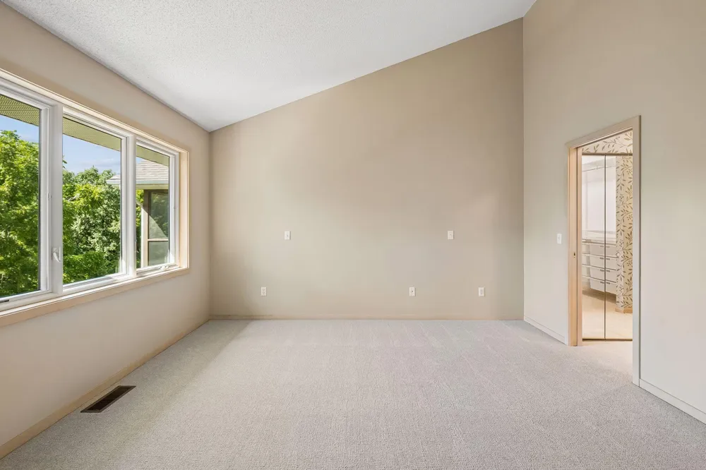 7063 Oak Pointe Curve Bloomington, MN 55438