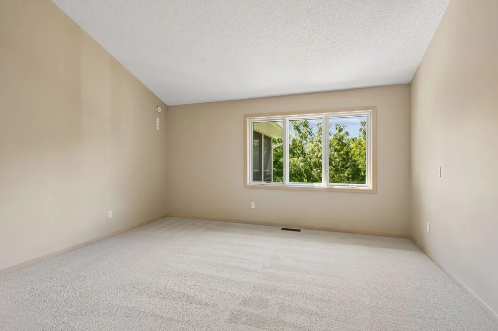 7063 Oak Pointe Curve Bloomington, MN 55438
