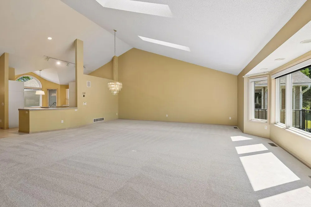 7063 Oak Pointe Curve Bloomington, MN 55438