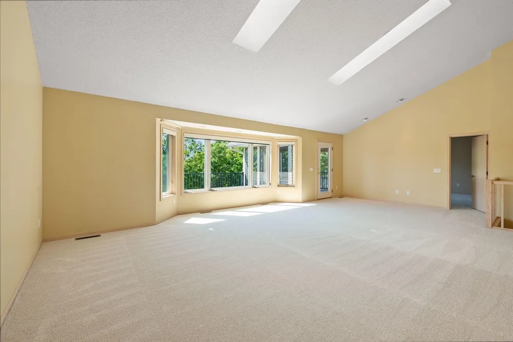 7063 Oak Pointe Curve Bloomington, MN 55438