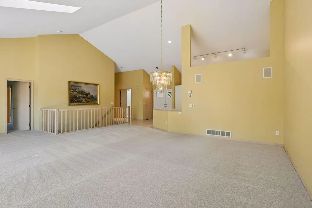 7063 Oak Pointe Curve Bloomington, MN 55438