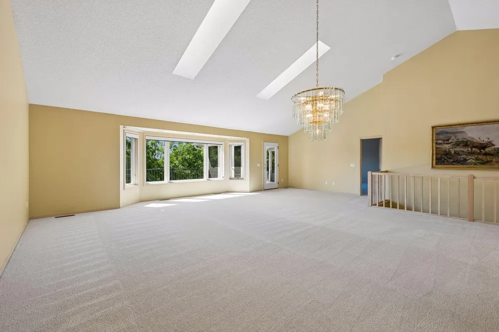 7063 Oak Pointe Curve Bloomington, MN 55438