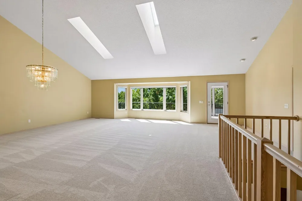 7063 Oak Pointe Curve Bloomington, MN 55438