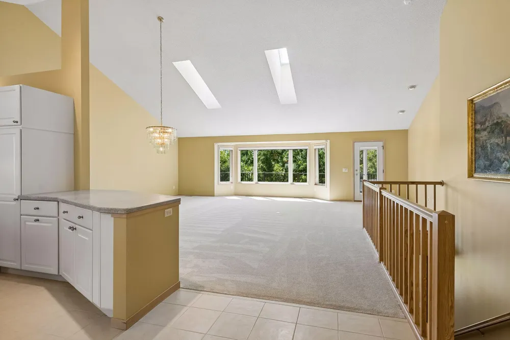 7063 Oak Pointe Curve Bloomington, MN 55438