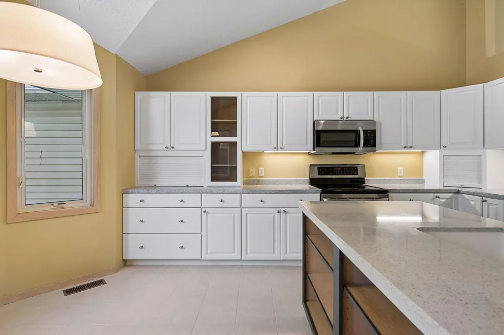 7063 Oak Pointe Curve Bloomington, MN 55438
