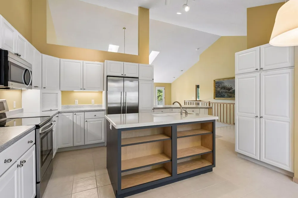 7063 Oak Pointe Curve Bloomington, MN 55438