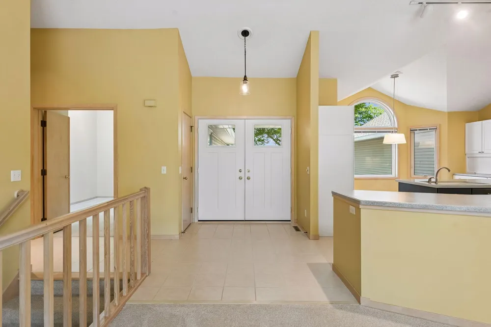 7063 Oak Pointe Curve Bloomington, MN 55438