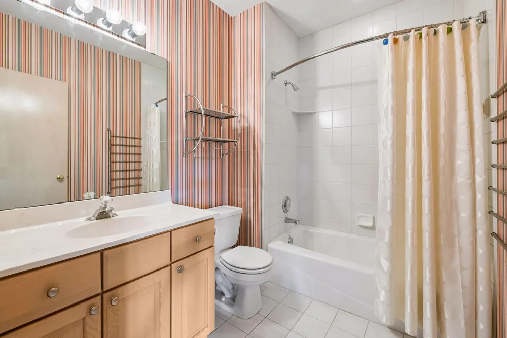 7063 Oak Pointe Curve Bloomington, MN 55438
