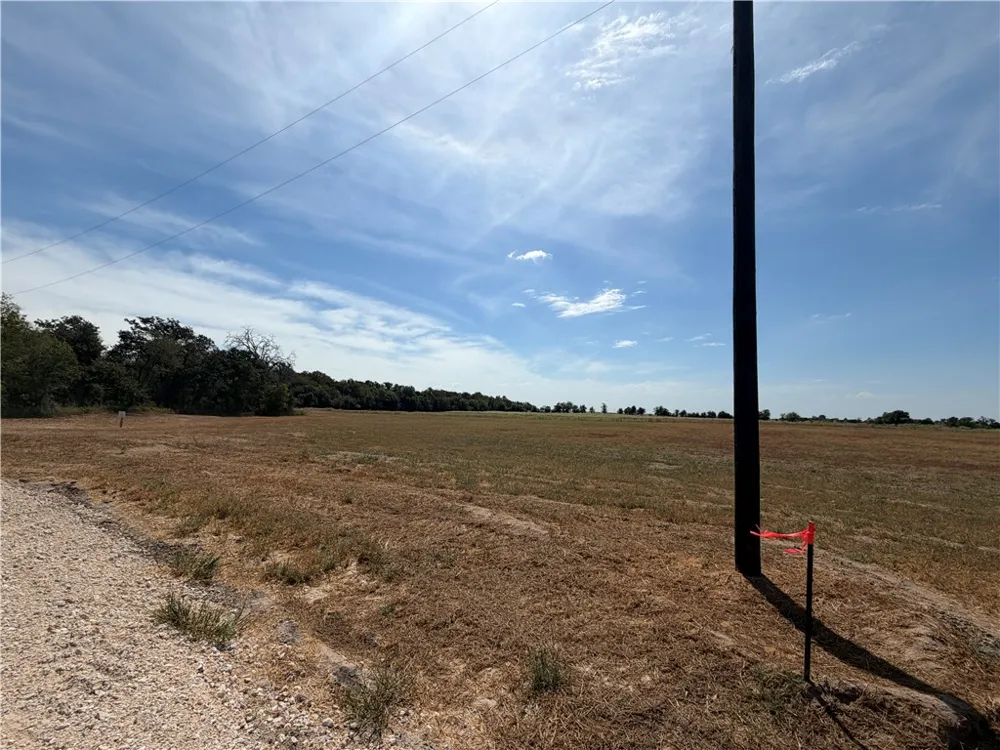 433 Cresent Bend Cameron, TX 76520