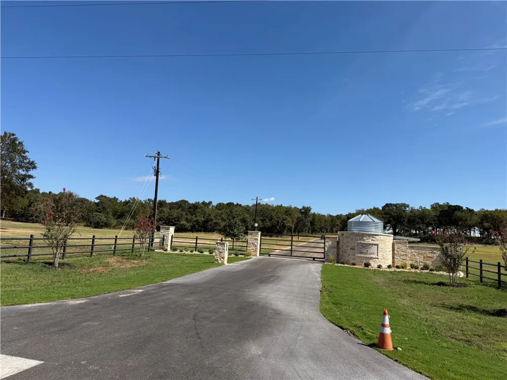 433 Cresent Bend Cameron, TX 76520
