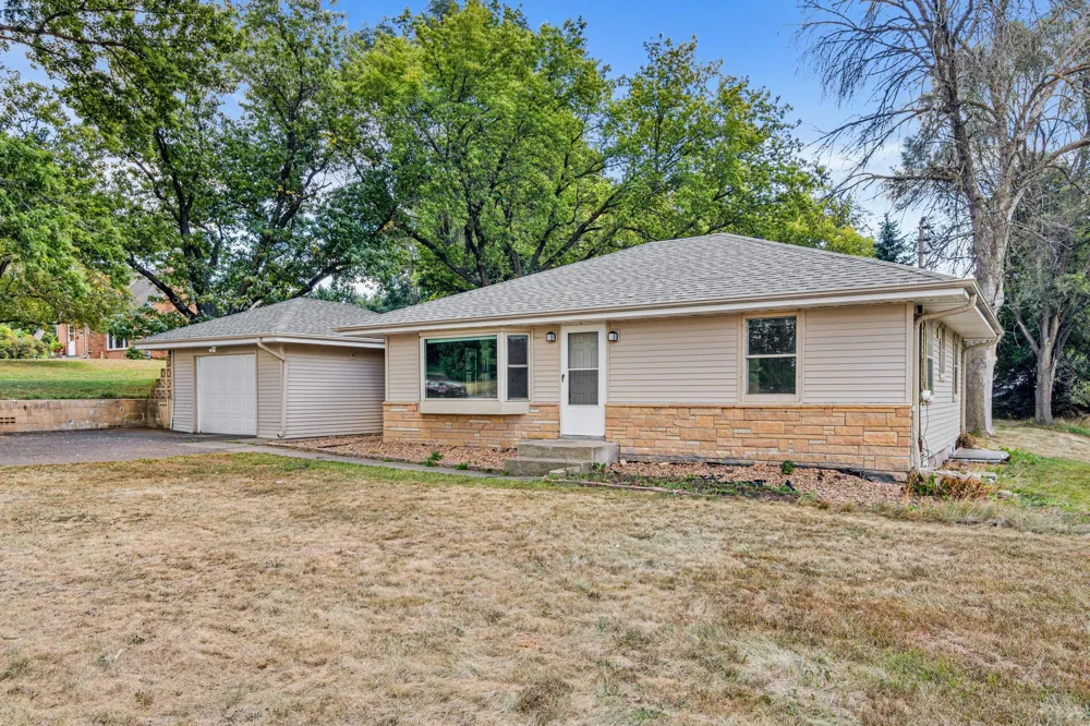 1976 Radatz Avenue Maplewood, MN 55109
