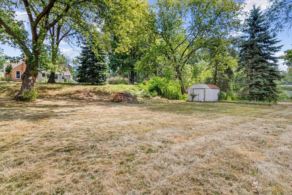 1976 Radatz Avenue Maplewood, MN 55109