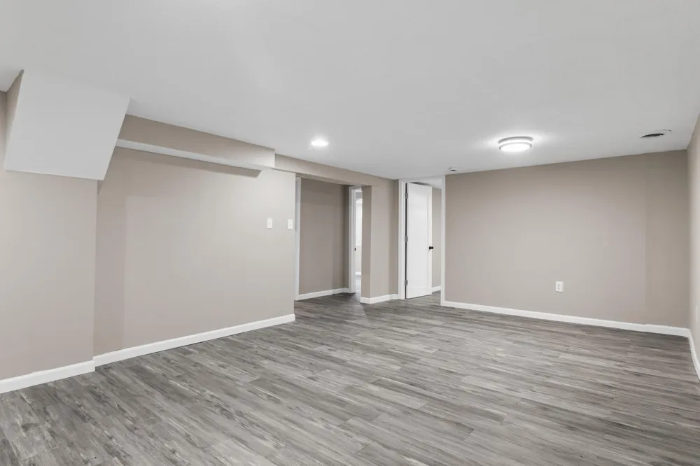 1976 Radatz Avenue Maplewood, MN 55109