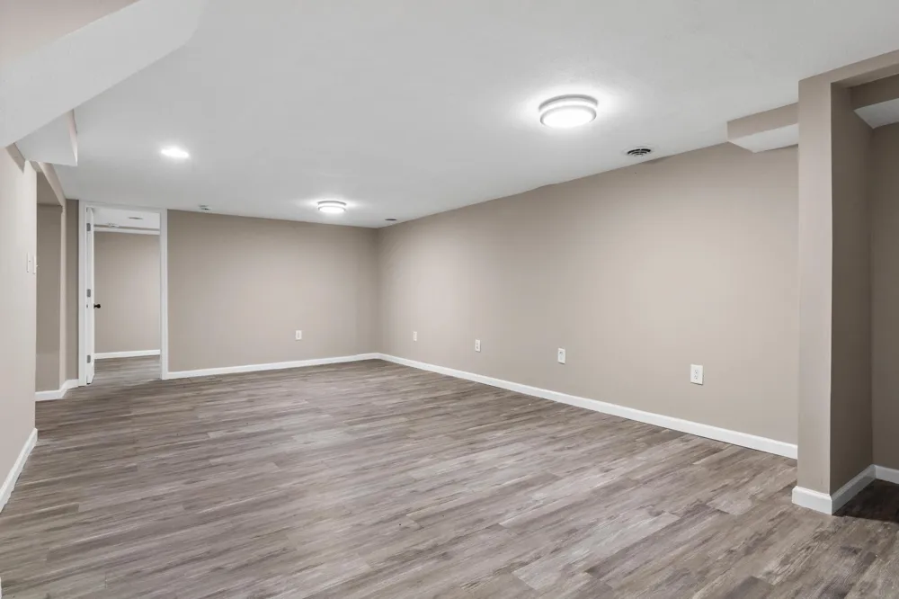 1976 Radatz Avenue Maplewood, MN 55109