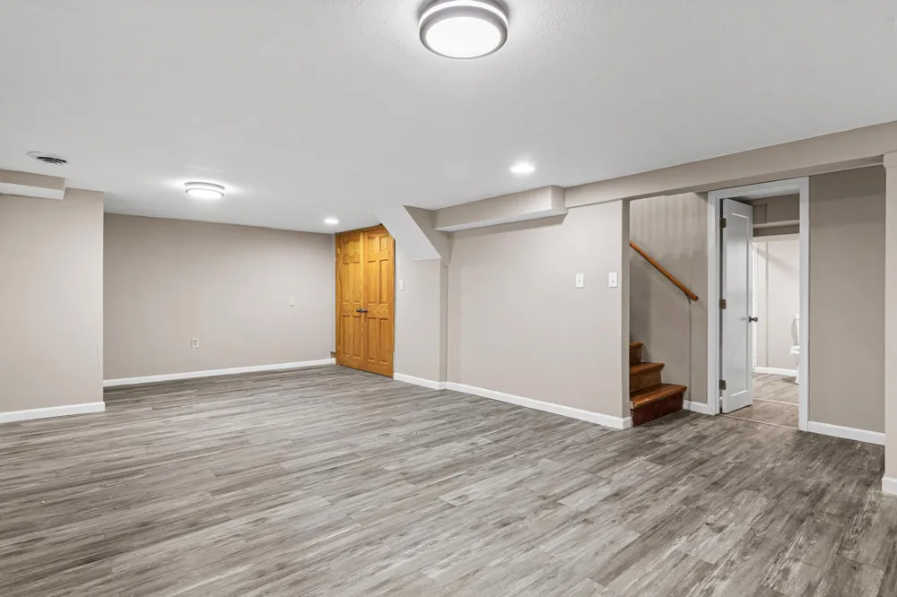 1976 Radatz Avenue Maplewood, MN 55109