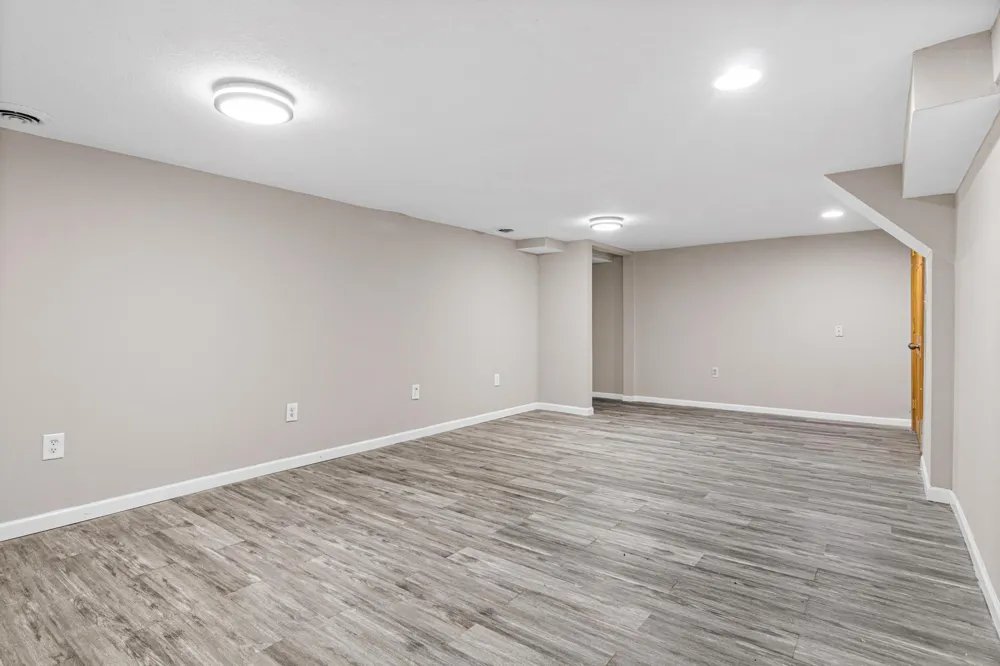 1976 Radatz Avenue Maplewood, MN 55109