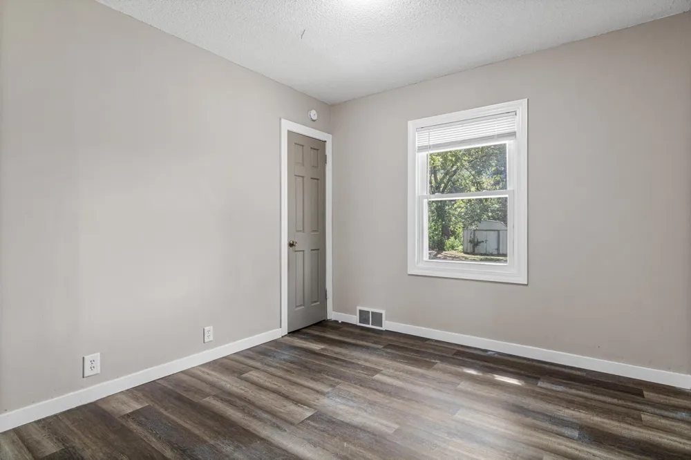 1976 Radatz Avenue Maplewood, MN 55109