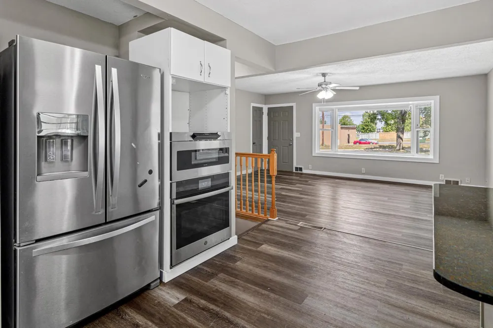 1976 Radatz Avenue Maplewood, MN 55109