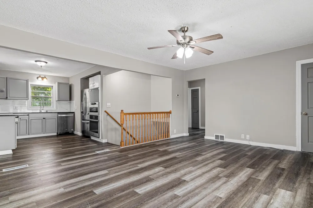 1976 Radatz Avenue Maplewood, MN 55109