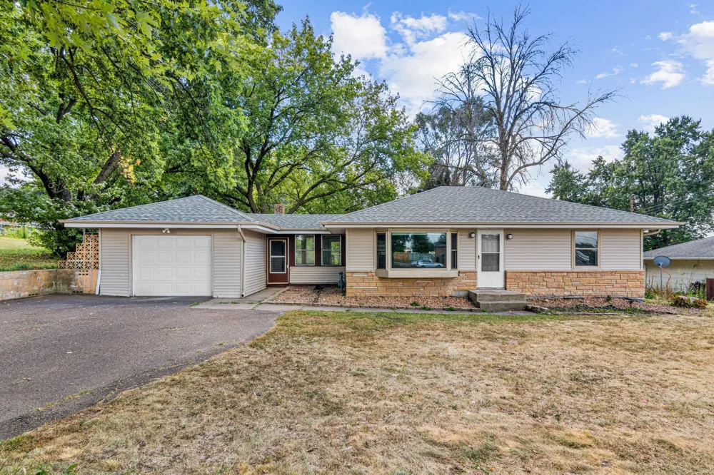 1976 Radatz Avenue Maplewood, MN 55109