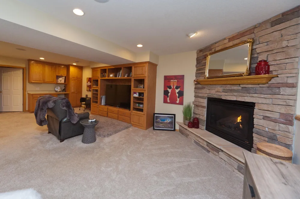7013 Connelly Court Savage, MN 55378