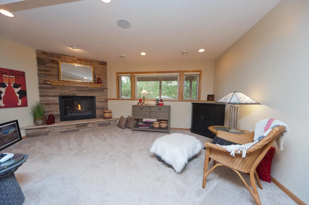 7013 Connelly Court Savage, MN 55378