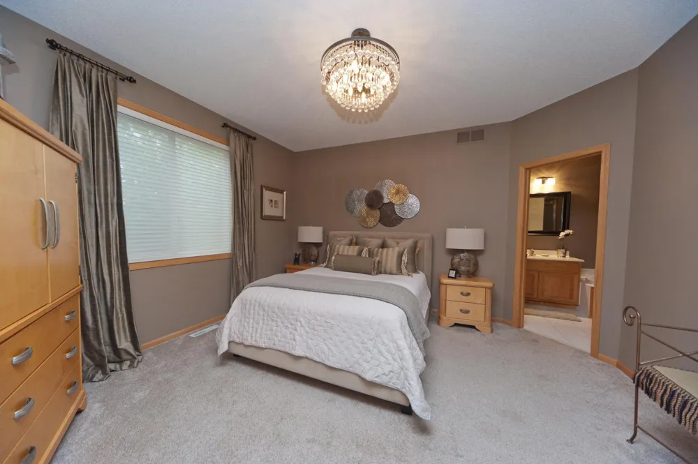 7013 Connelly Court Savage, MN 55378