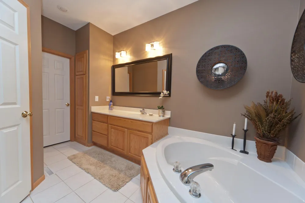 7013 Connelly Court Savage, MN 55378
