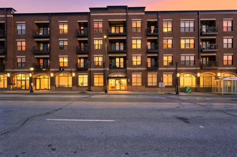 15 E Franklin Avenue #210