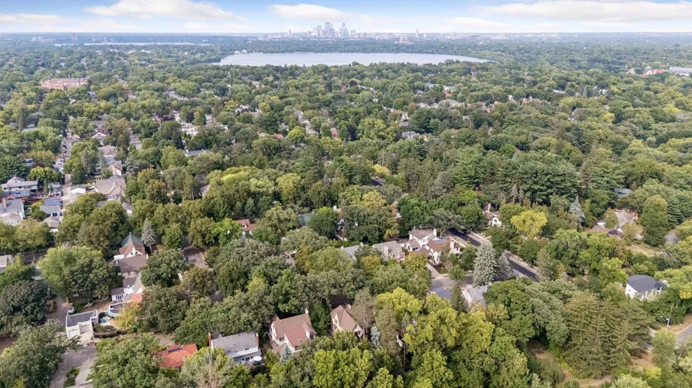 2825 Brookwood Terrace Minneapolis, MN 55410