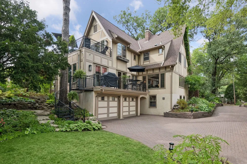 2825 Brookwood Terrace Minneapolis, MN 55410