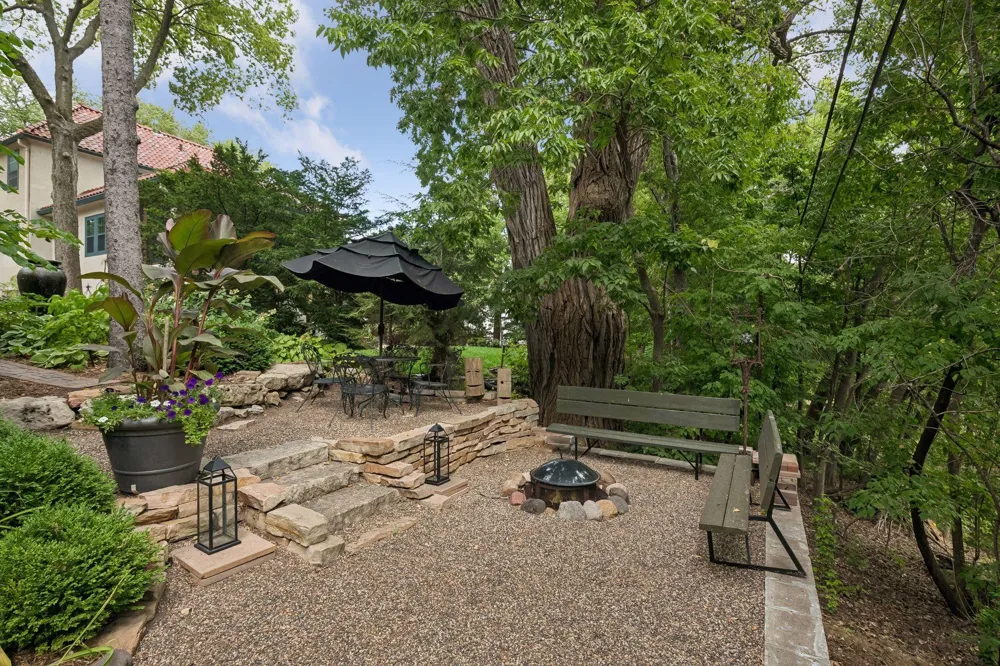 2825 Brookwood Terrace Minneapolis, MN 55410