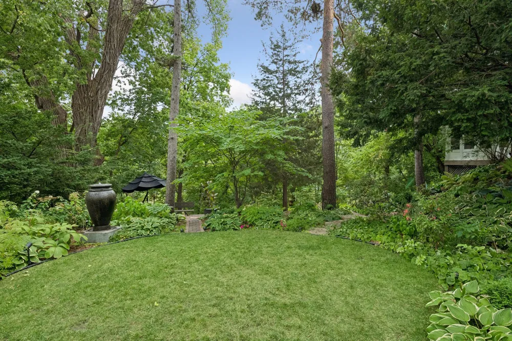 2825 Brookwood Terrace Minneapolis, MN 55410