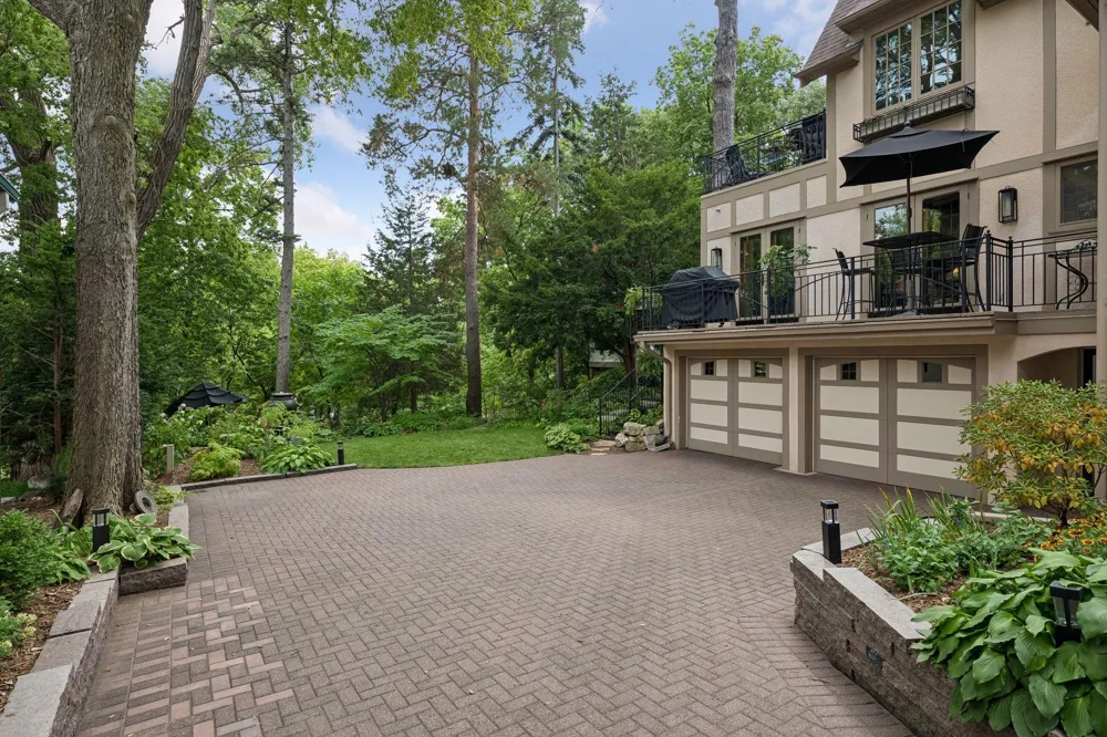 2825 Brookwood Terrace Minneapolis, MN 55410