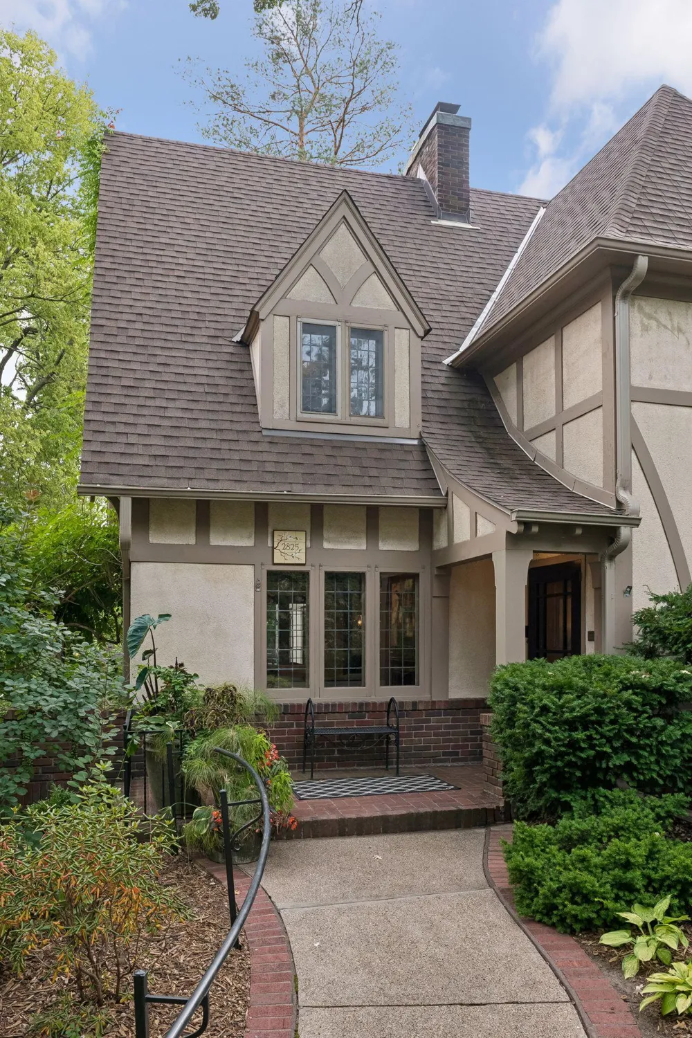 2825 Brookwood Terrace Minneapolis, MN 55410