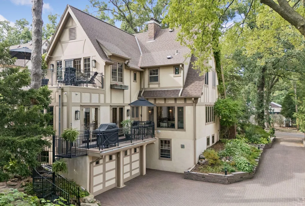2825 Brookwood Terrace Minneapolis, MN 55410