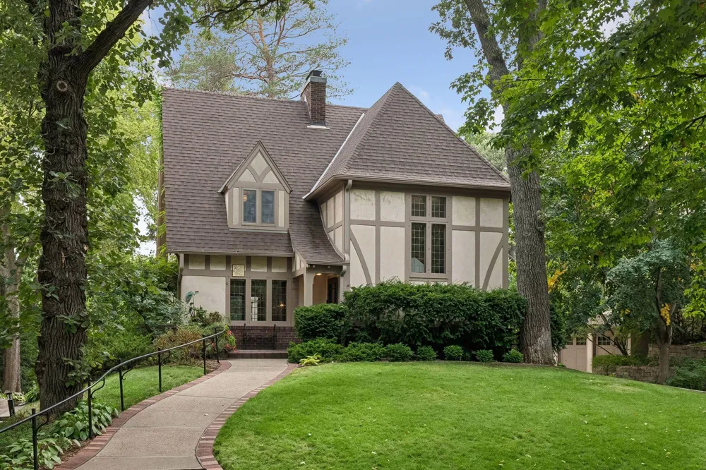 2825 Brookwood Terrace Minneapolis, MN 55410