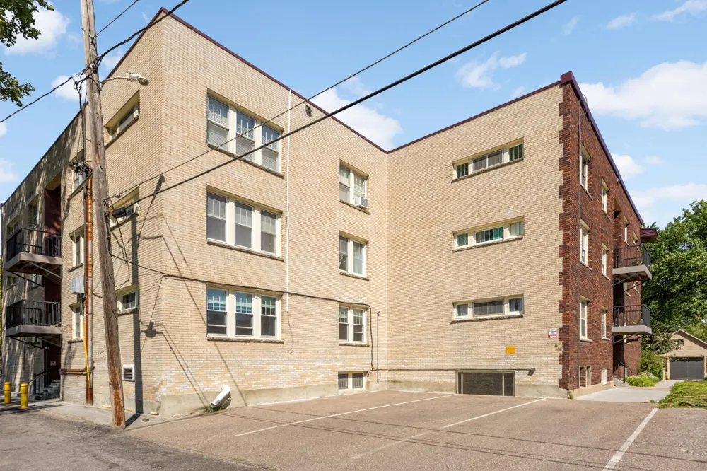 127 Lexington Parkway S #6 Saint Paul, MN 55105