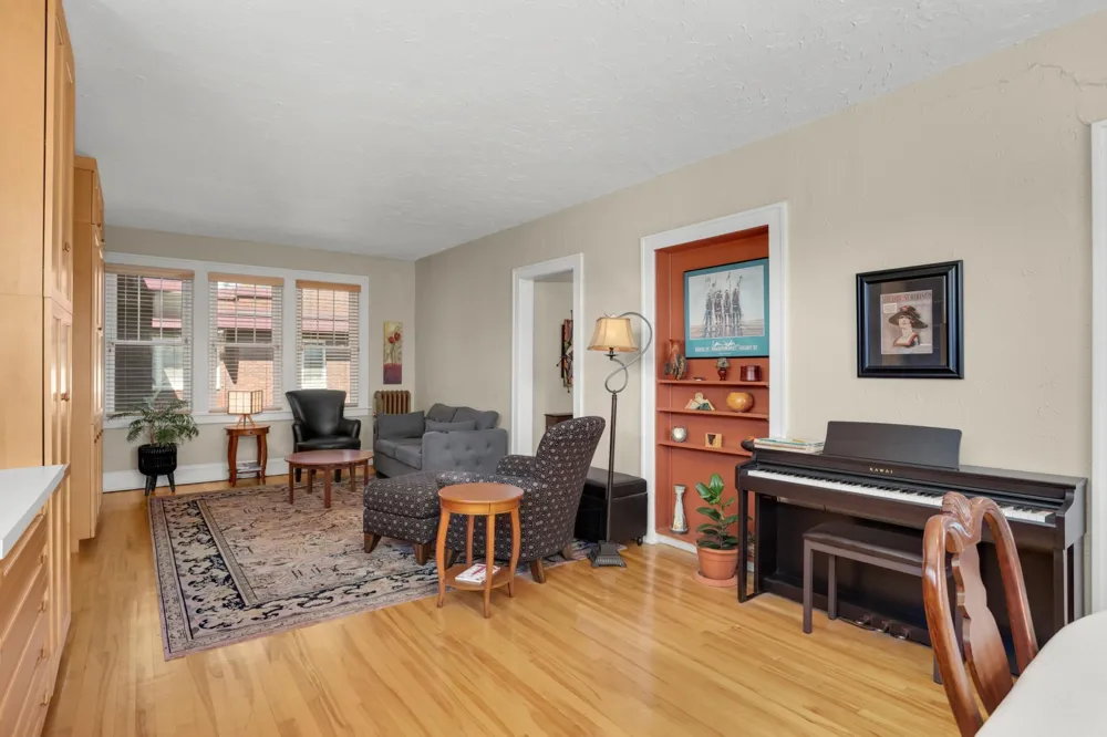 127 Lexington Parkway S #6 Saint Paul, MN 55105