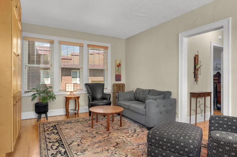 127 Lexington Parkway S #6 Saint Paul, MN 55105