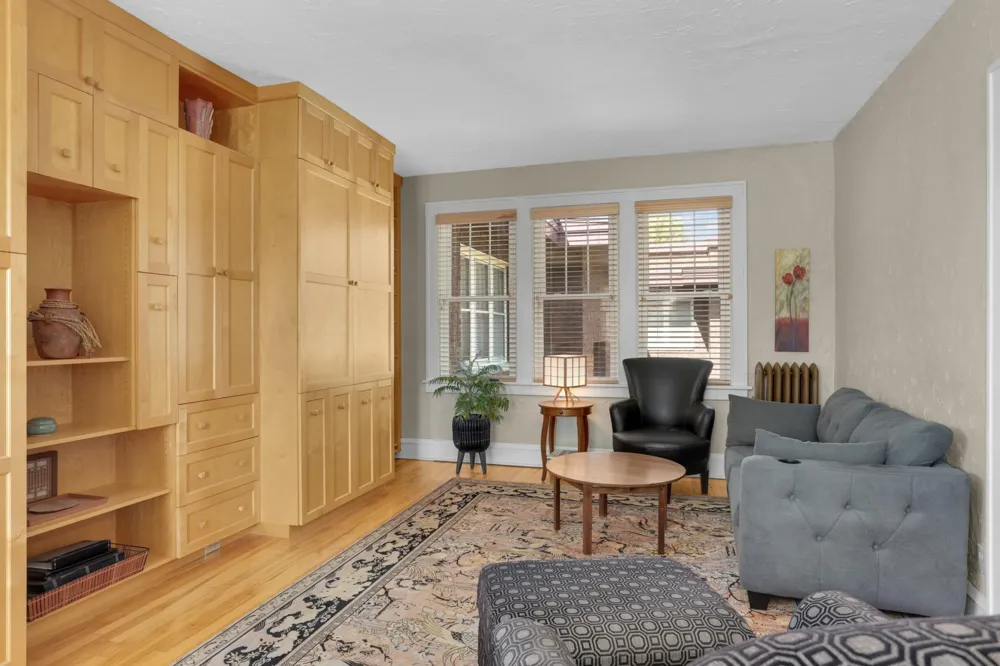 127 Lexington Parkway S #6 Saint Paul, MN 55105