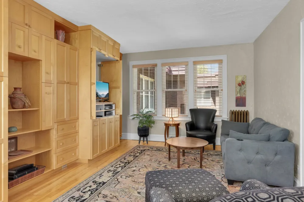 127 Lexington Parkway S #6 Saint Paul, MN 55105